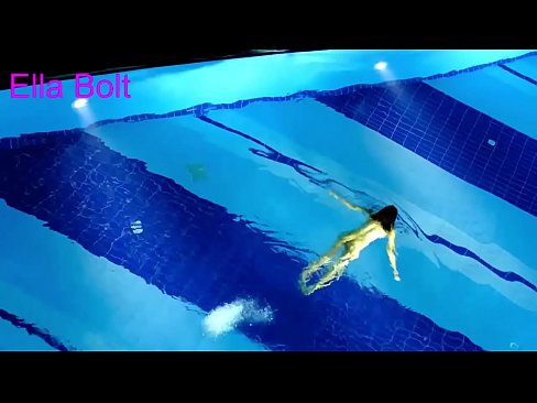❤️ Non podo deixar de mirar, unha moza loira que é sorprendida nadando espida na piscina do resort ELLA BOLT Putas en % gl.elitemangas.top %